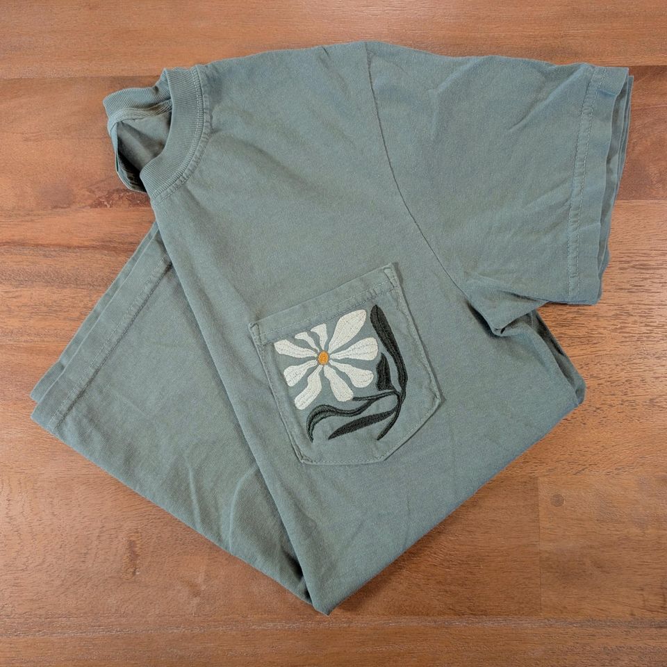 Embroidered Retro Flower Pocket T-Shirt
