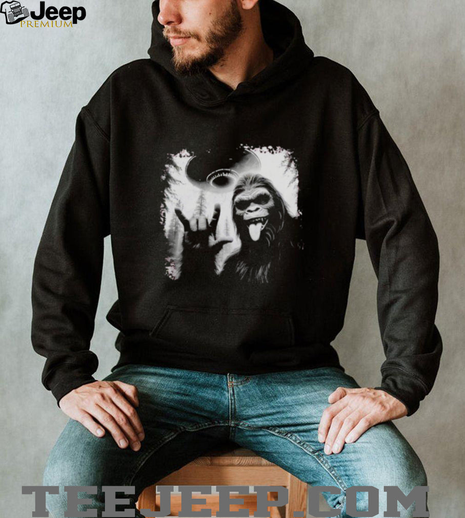 Bigfoot Sasquatch UFO rock on hand Funny shirt