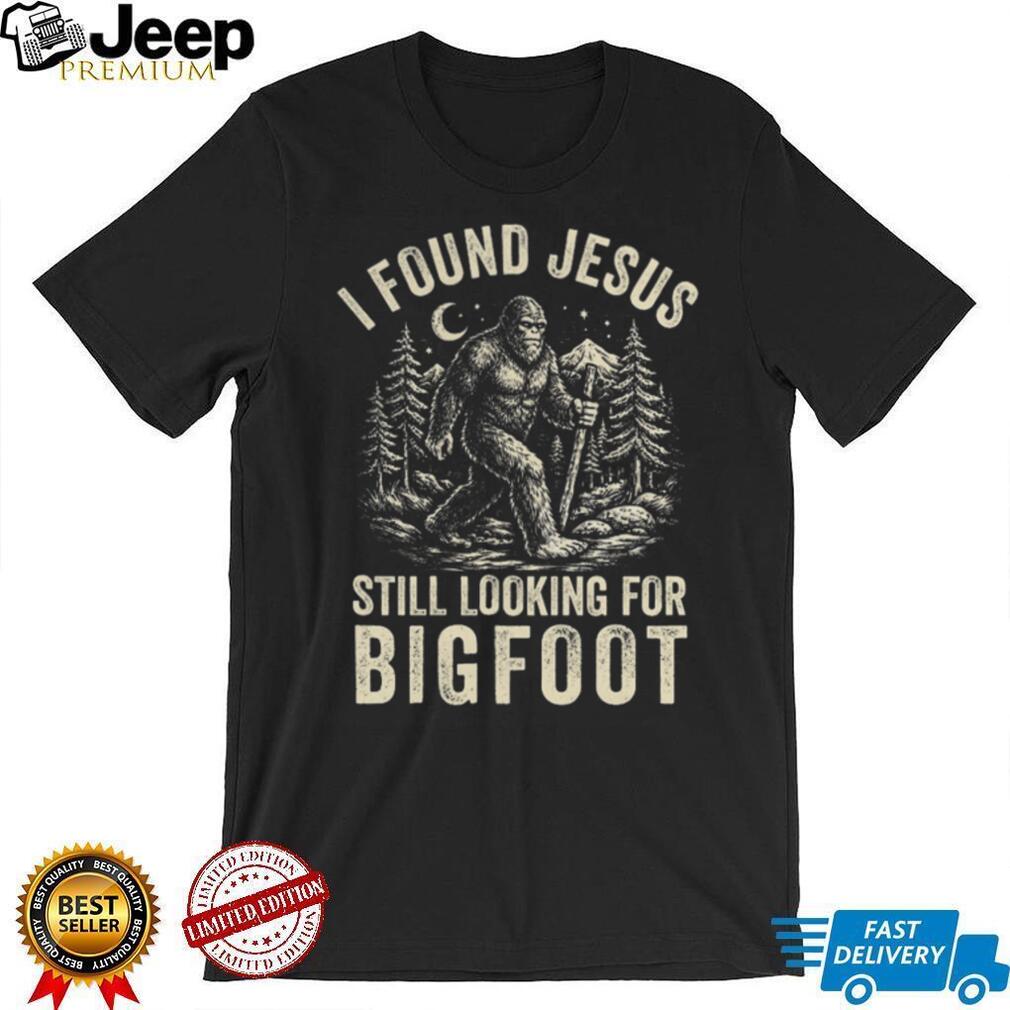 Funny Bigfoot Finding Jesus Sasquatch Cryptid Graphic T Shirt