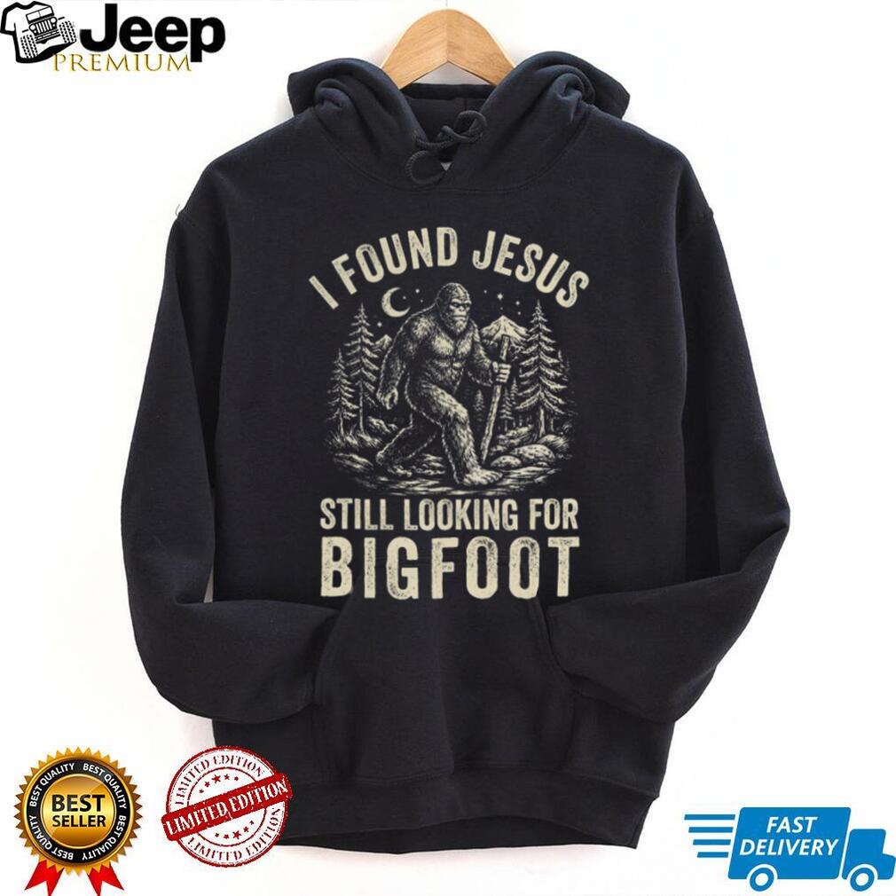 Funny Bigfoot Finding Jesus Sasquatch Cryptid Graphic T Shirt
