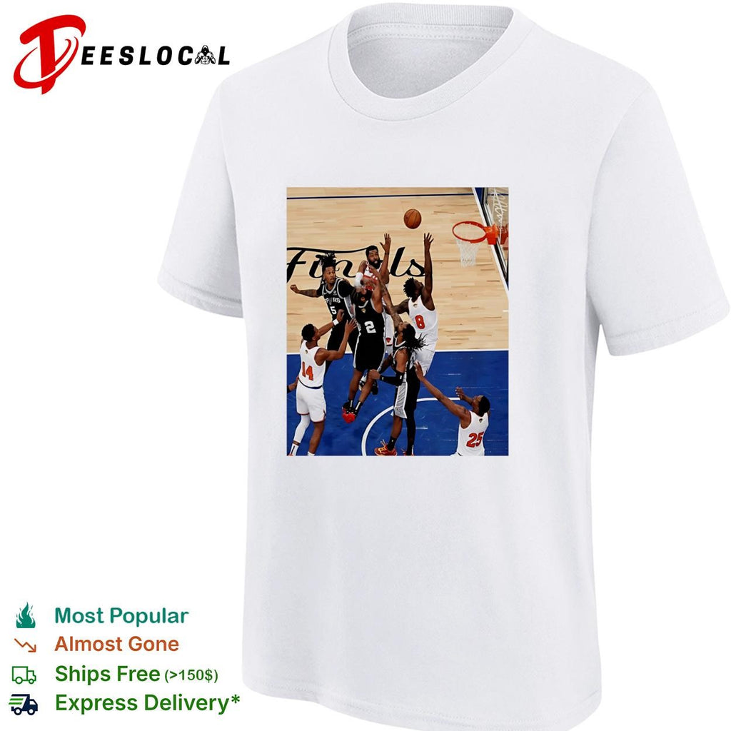 NBA Finals Spurs vs Knicks game action photo Madison Square Garden shirt