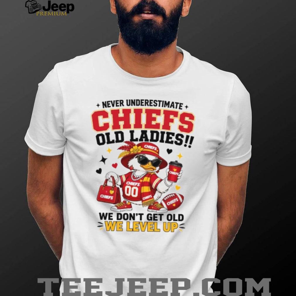 Never Underestimate A Chiefs Old Lady Level Up Duck Fan T Shirt