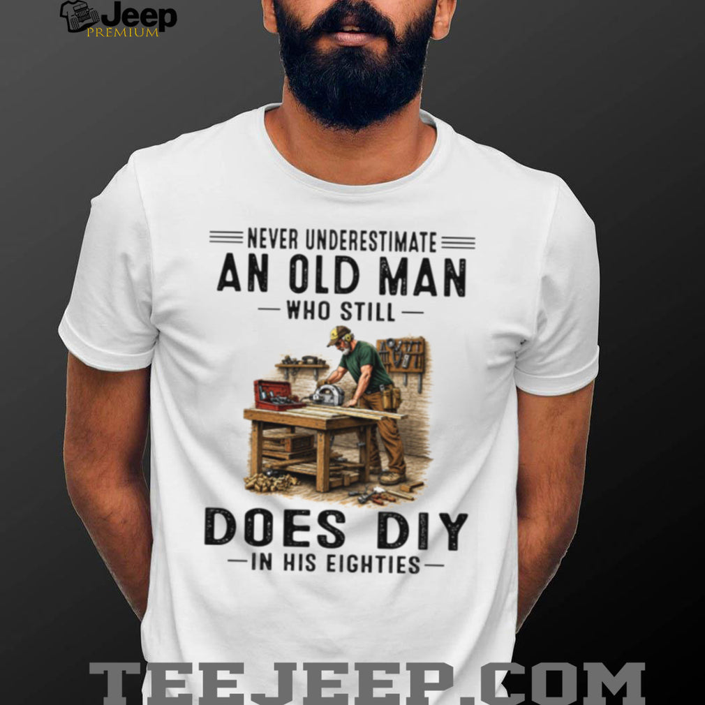 Never Underestimate An Old Man Does DIY Retro Eighties Woodworking Carpenter Shirt