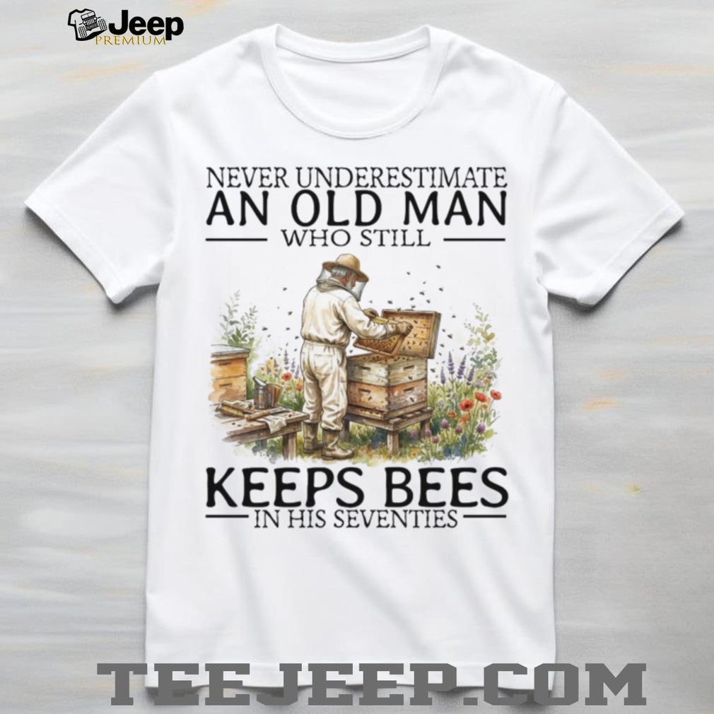 Never Underestimate An Old Man Keeps Bees In His Seventies Retro Beekeeping Men Shirt