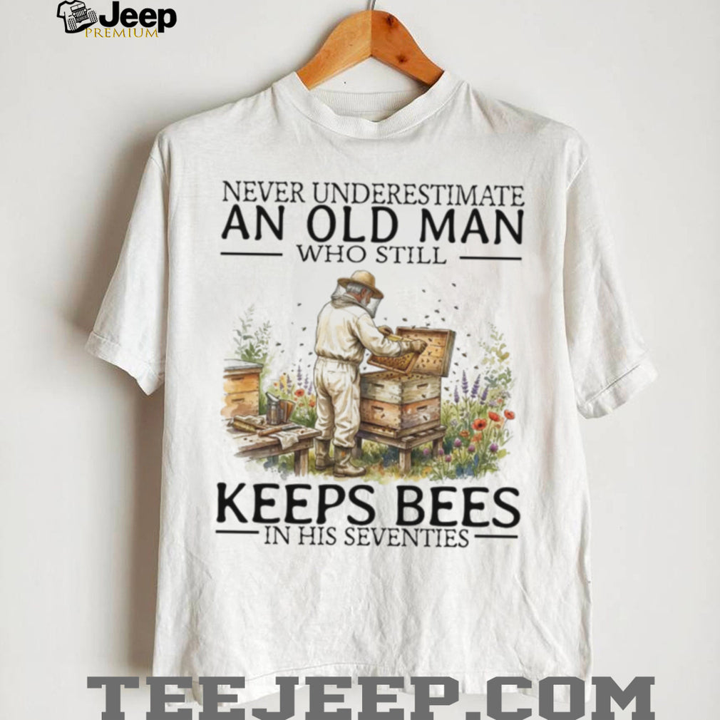 Never Underestimate An Old Man Keeps Bees In His Seventies Retro Beekeeping Men Shirt