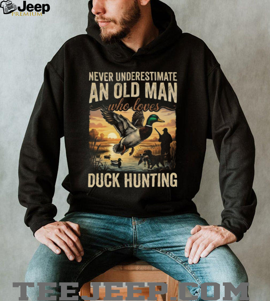 Never Underestimate An Old Man Who Loves Duck Hunting T Shirt