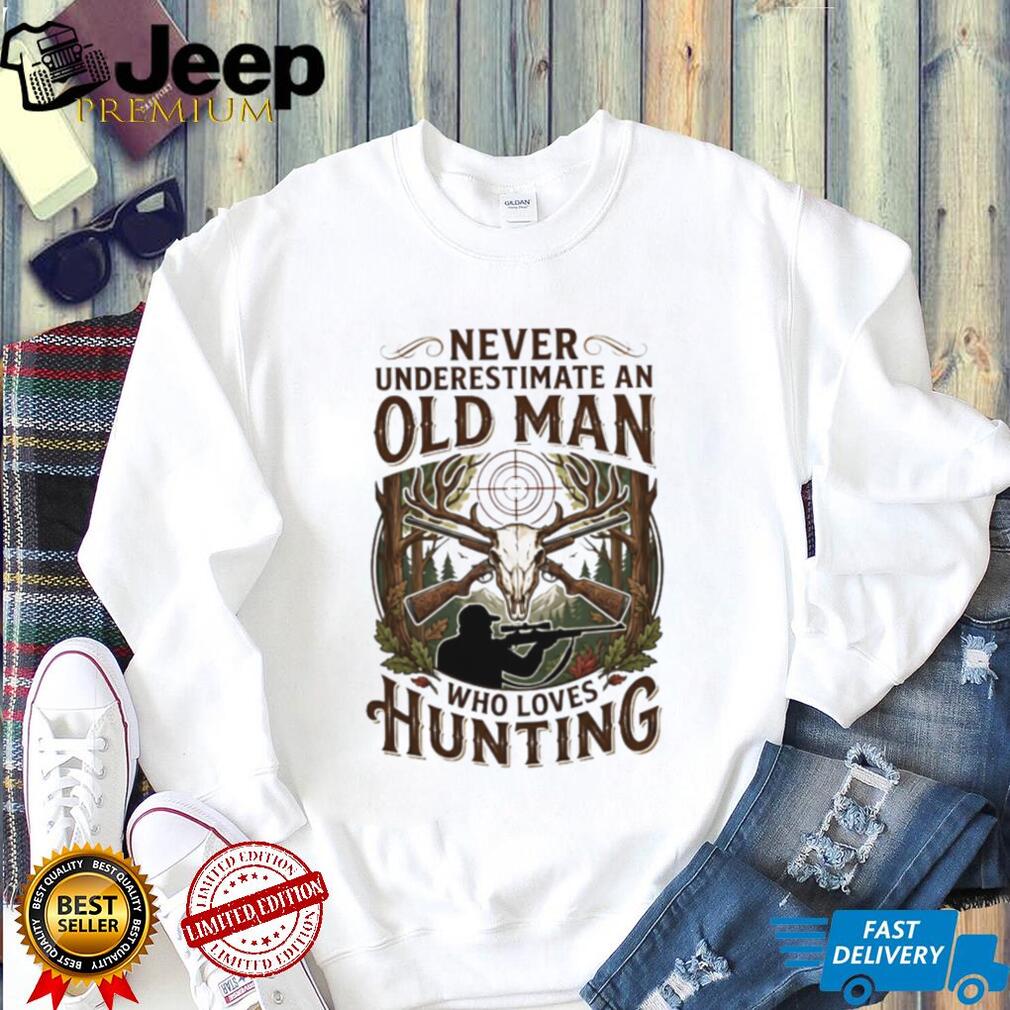 Never Underestimate An Old Man Who Loves Hunting Deer Skull T Shirt