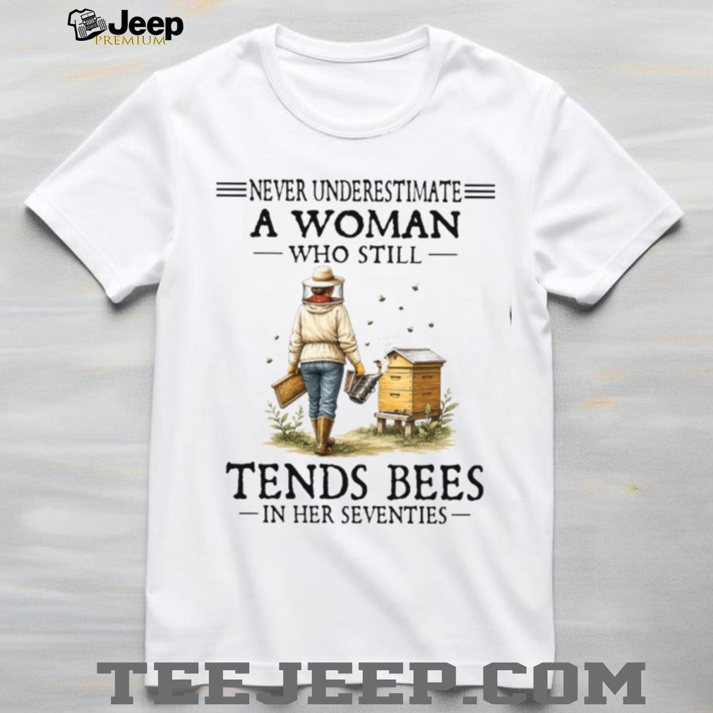 Never Underestimate Woman Beekeeper Honey Bee 70s Shirt