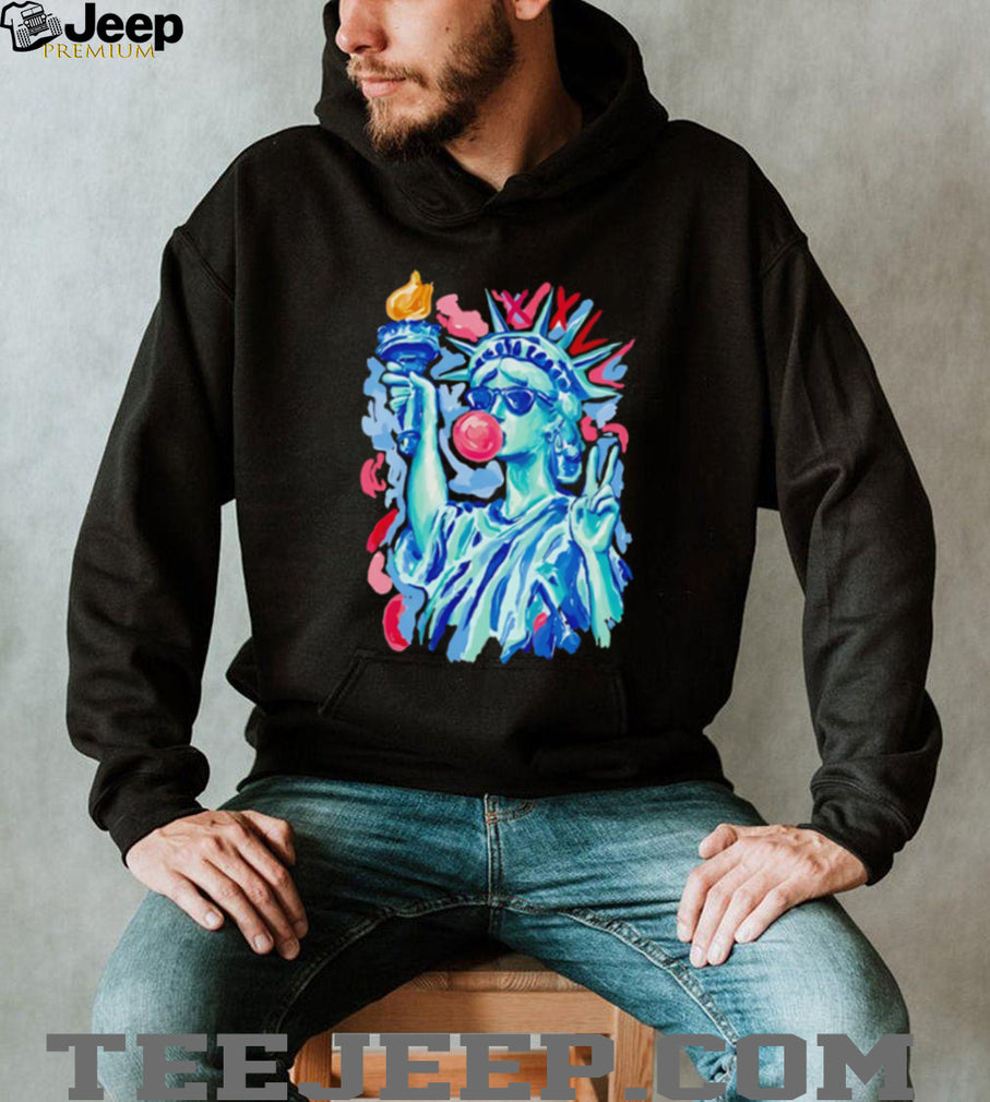 Statue of Liberty Bubblegum Sunglasses Pop Art T Shirt
