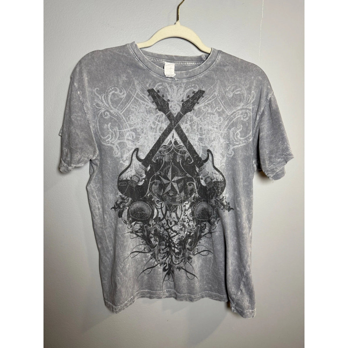Mens Medium vintage Gray T Shirt Short Sleeve Rock Guitar Skull Star Print Y2K
