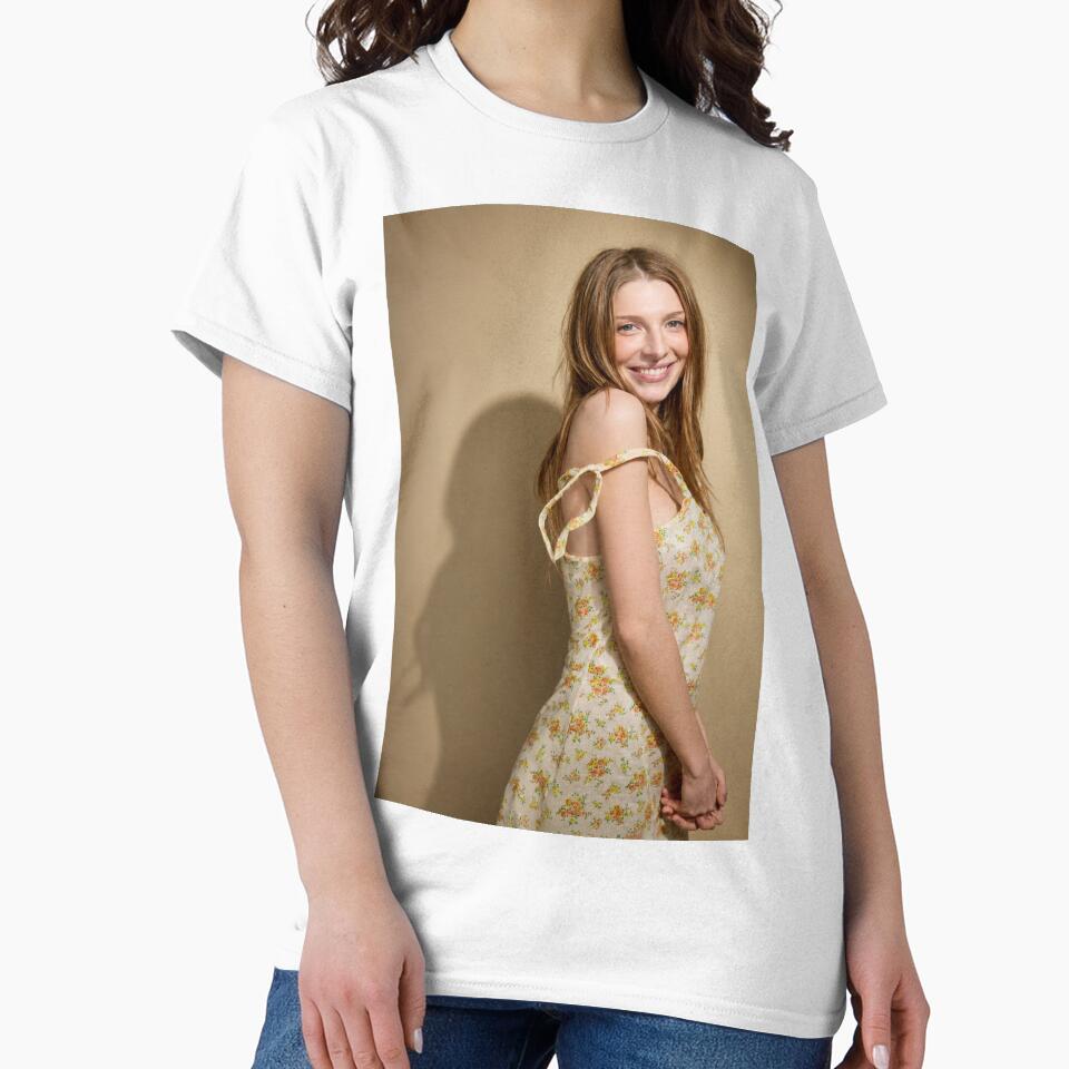 Hunter Schafer Soft Smile by oliviafowlerart